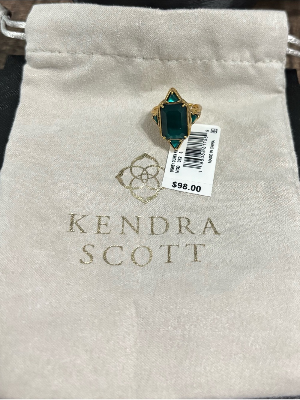 Kendra Scott x Disney The Queen Vintage Green Mother of Pearl Statement Ring - Picture 5 of 12